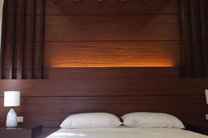 Room 9 of 14