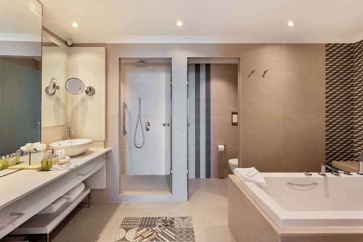 Room 80 of 182