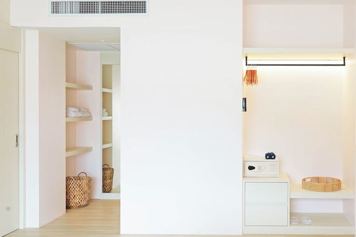 Room 2 of 126