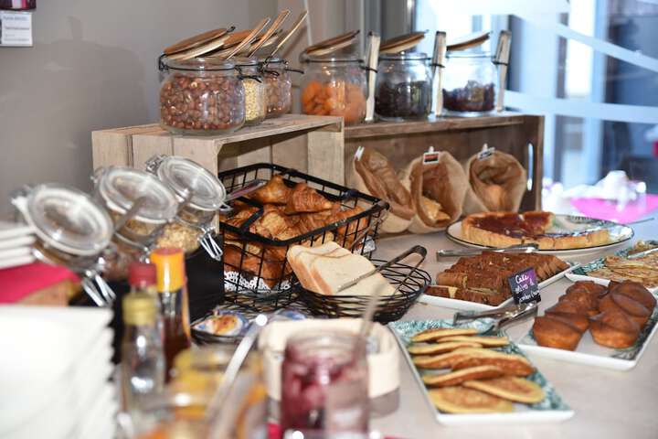 Breakfast/Coffee Service 60 of 74