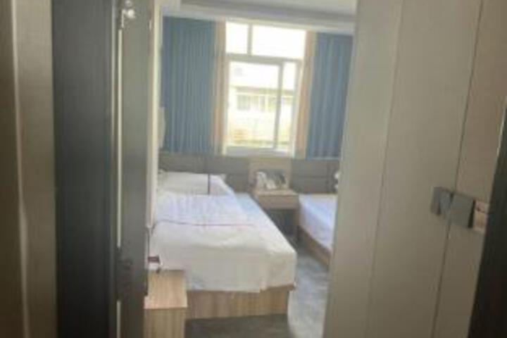 Room 7 of 8