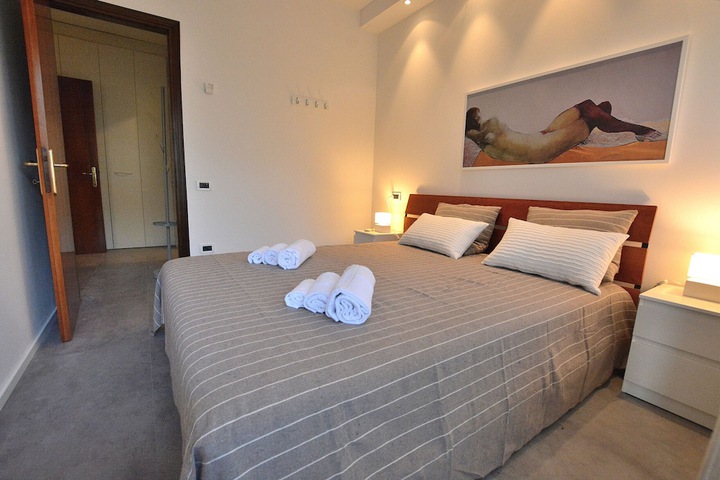 Room 4 of 16