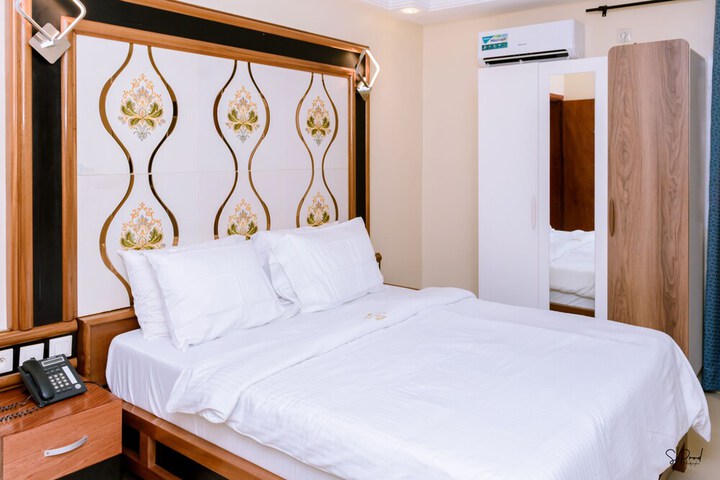 Room 4 of 54