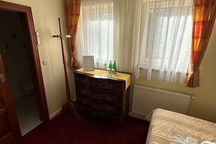 Room 40 of 106