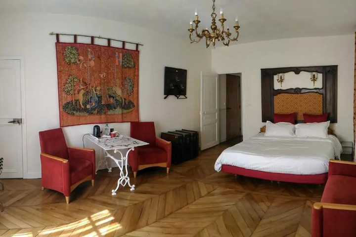 Room 4 of 13