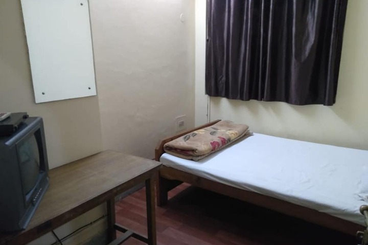Room 9 of 13