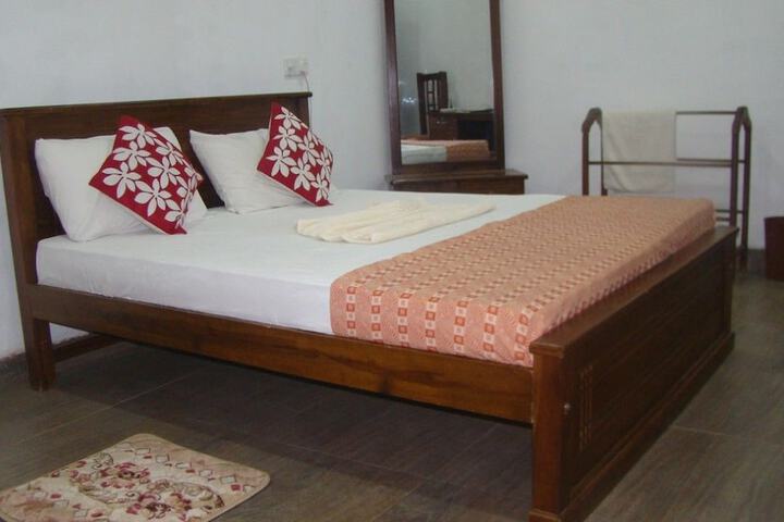 Room 4 of 27