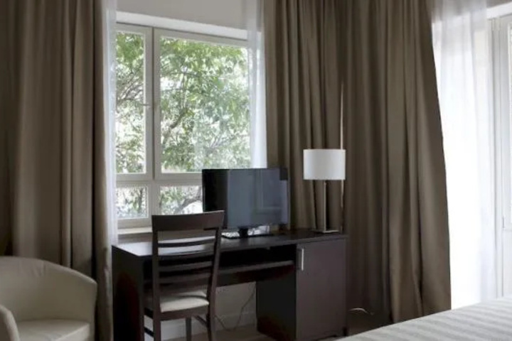 Room 3 of 10