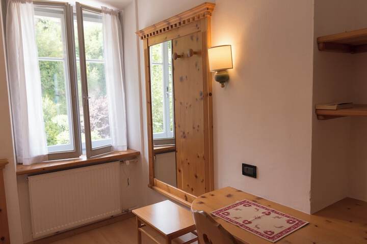 Room 6 of 61