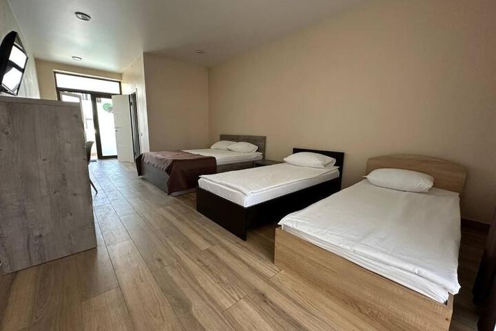 Room 3 of 109