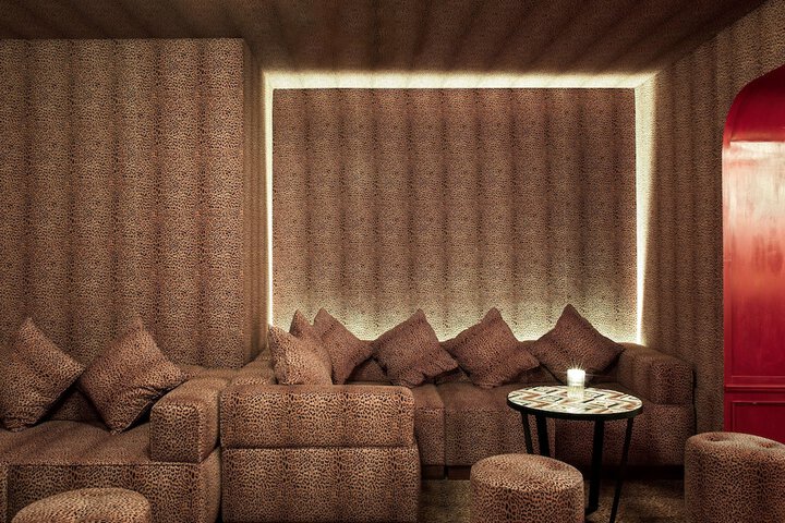 Lounge 45 of 70