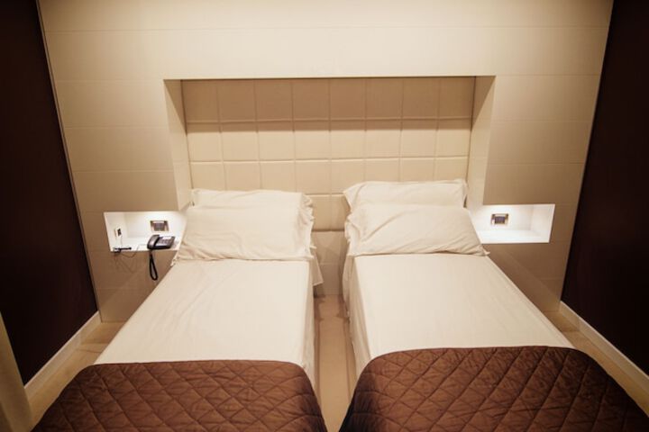 Room 7 of 99