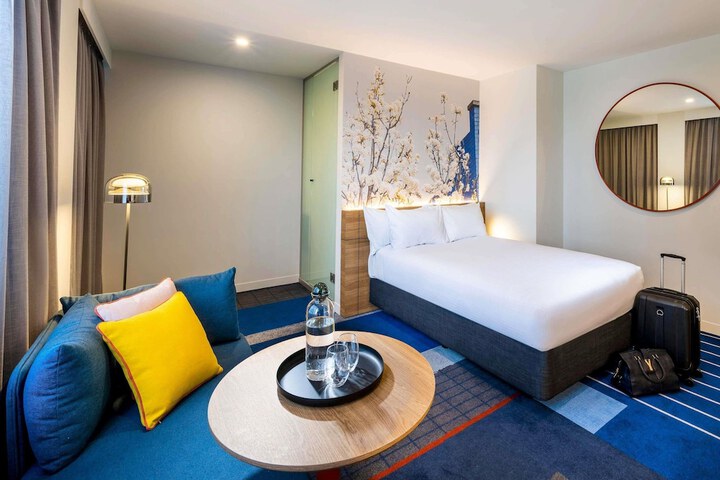 Room 70 of 158