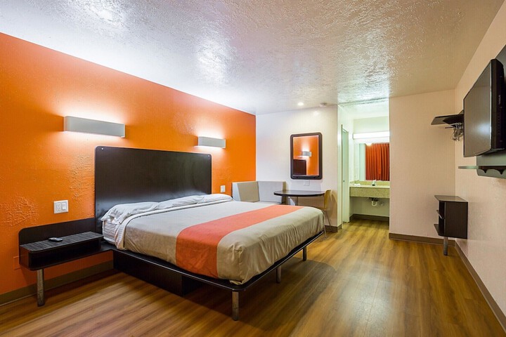 Room 13 of 31