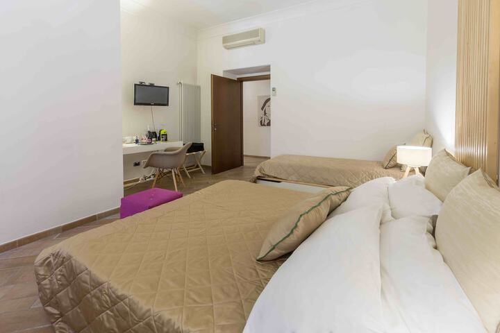Room 9 of 47