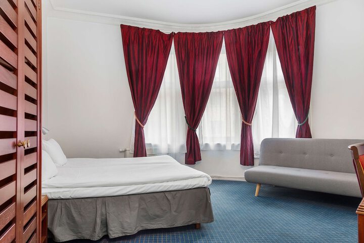 Room 4 of 30