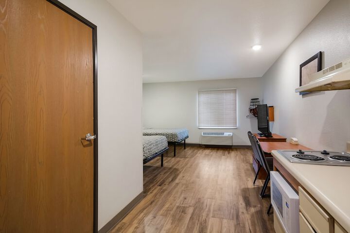 Room 6 of 28