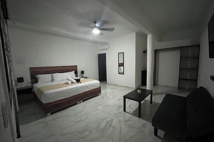 Room 52 of 108