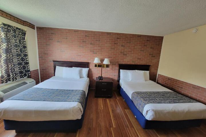 2 Double Beds (1 of 7)
