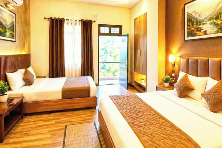 Premium Hotel Girish Heritage Stay