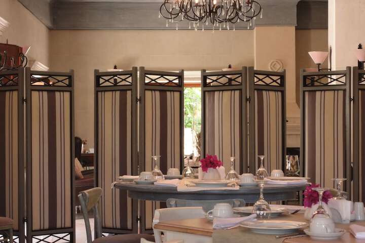Dining 79 of 105