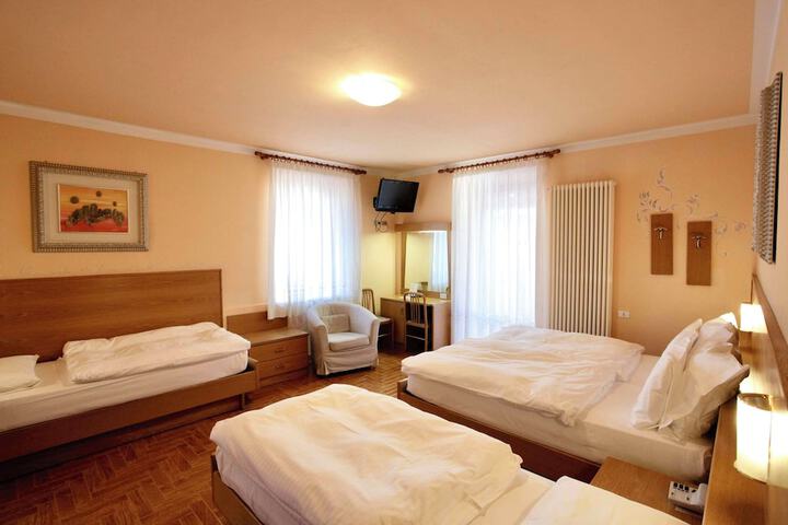 Room 20 of 107