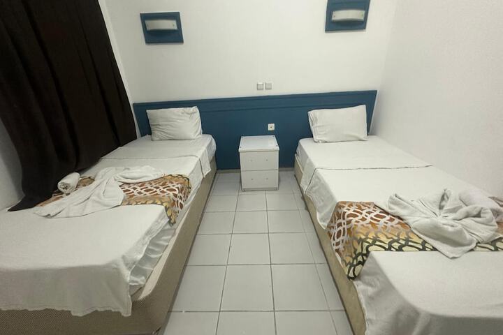 Room 9 of 13