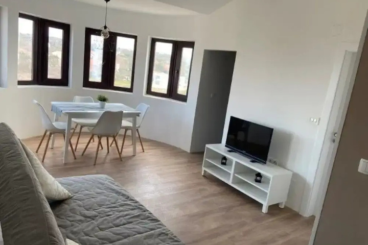 Room 5 of 15