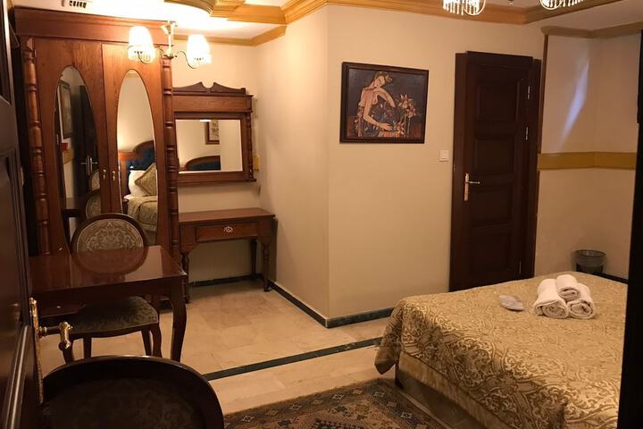 Room 52 of 77