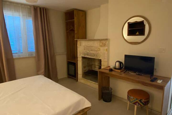 Room 5 of 23