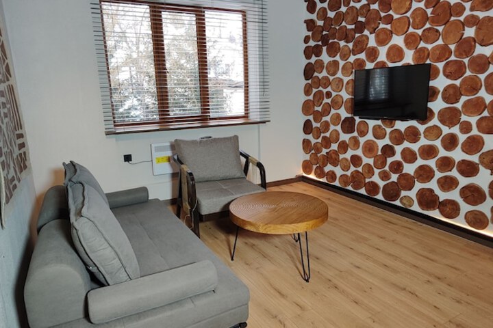 Room 8 of 16