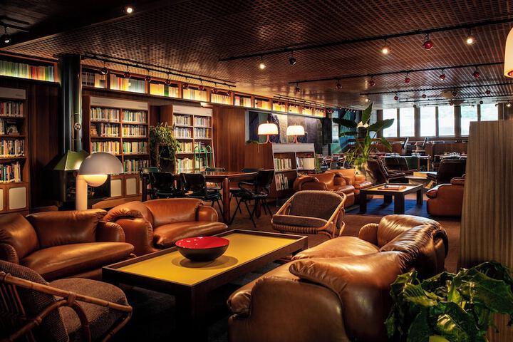 Lounge 102 of 114