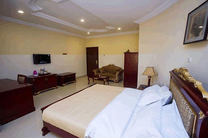 Room 9 of 24