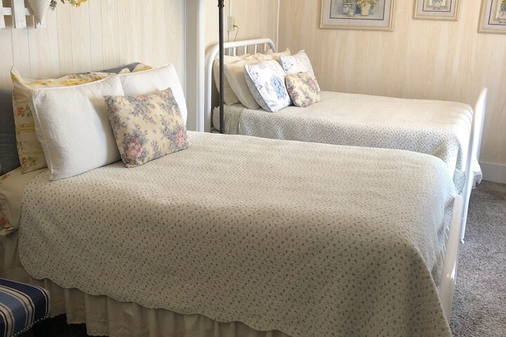Room 2 of 44