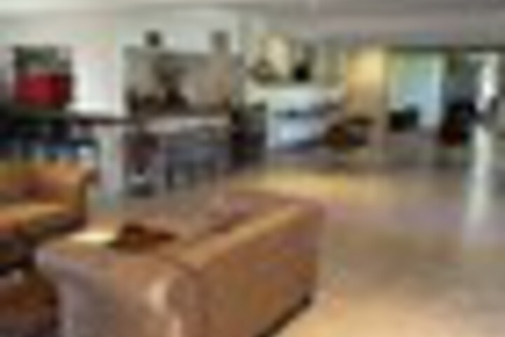 Lounge 104 of 123