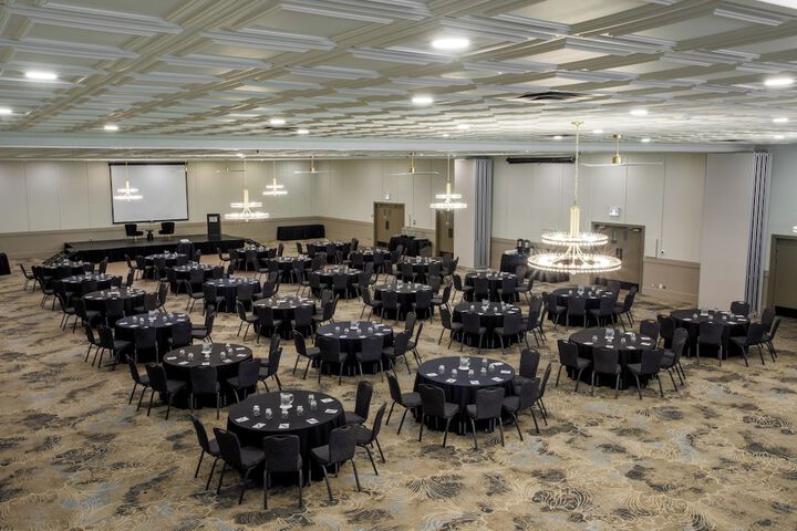 Ballroom/Hall 117 of 152