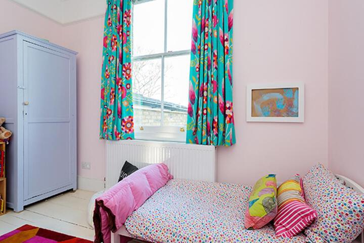Room 2 of 5