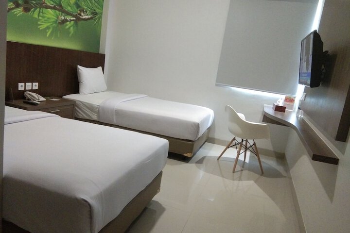 Room 7 of 77