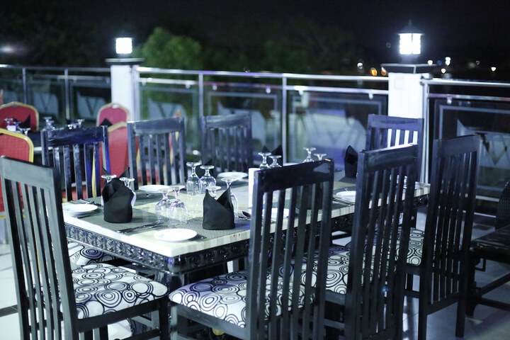 Dining 76 of 94