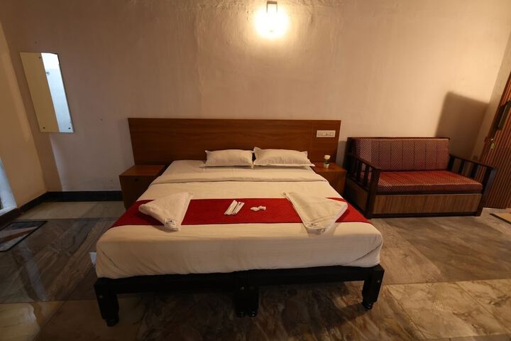 Room 4 of 103