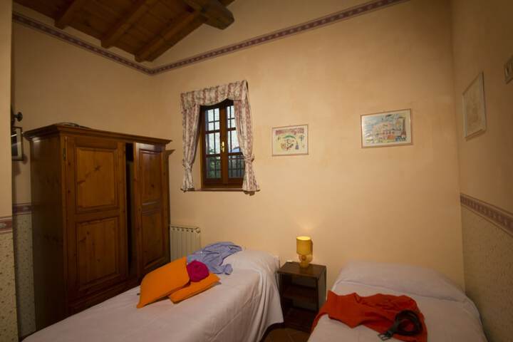Room 5 of 33
