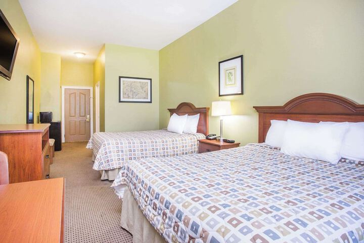 Room 7 of 12