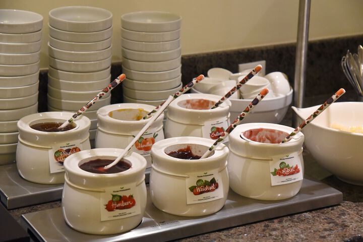 Dining 74 of 86