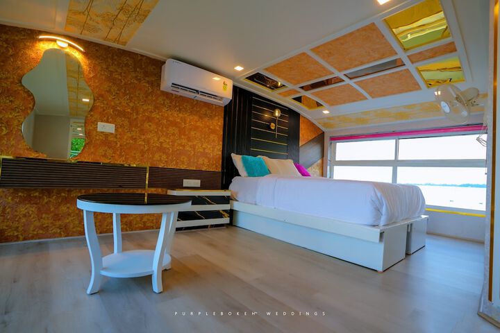 Room 9 of 61