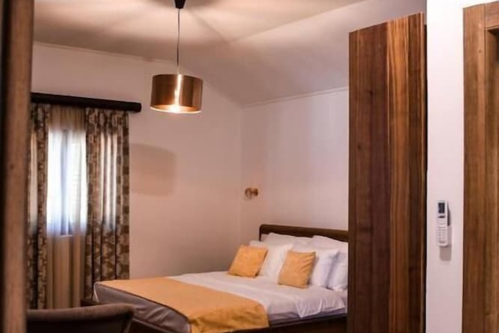 Room 4 of 29