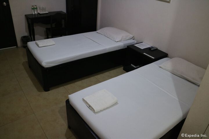Room 14 of 28