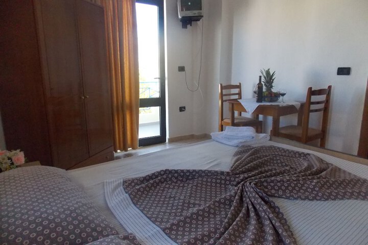 Room 5 of 63