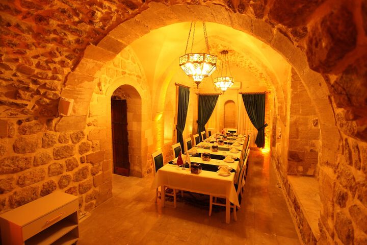 Dining 106 of 158