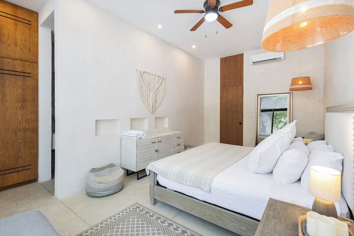Room 3 of 37