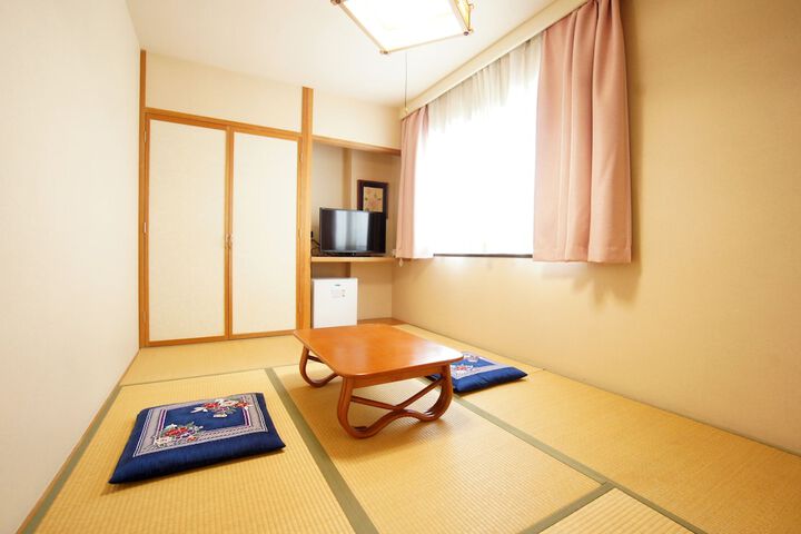 Room 10 of 37